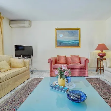 Apartment Comfortable, Superb South Terrace