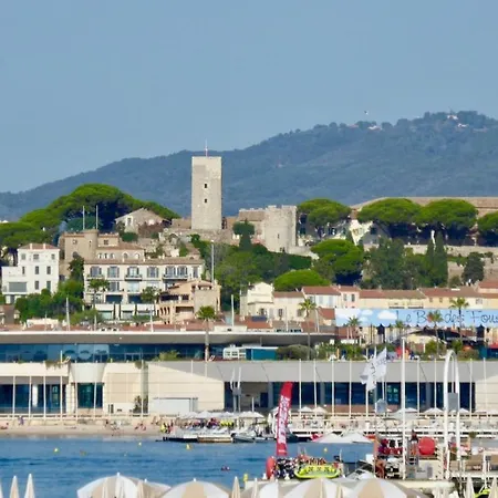 Comfortable, Superb South Terrace Apartment Cannes