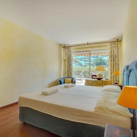 Comfortable, Superb South Terrace Apartment Cannes