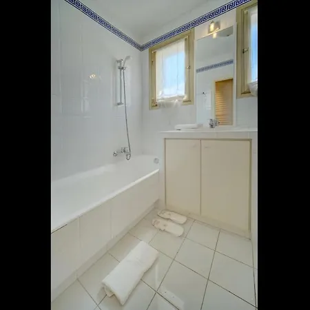 Comfortable, Superb South Terrace *