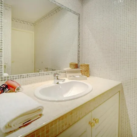 Apartment Comfortable, Superb South Terrace