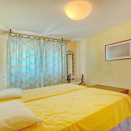 Comfortable, Superb South Terrace *