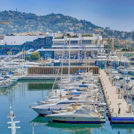 Comfortable, Superb South Terrace Apartment Cannes